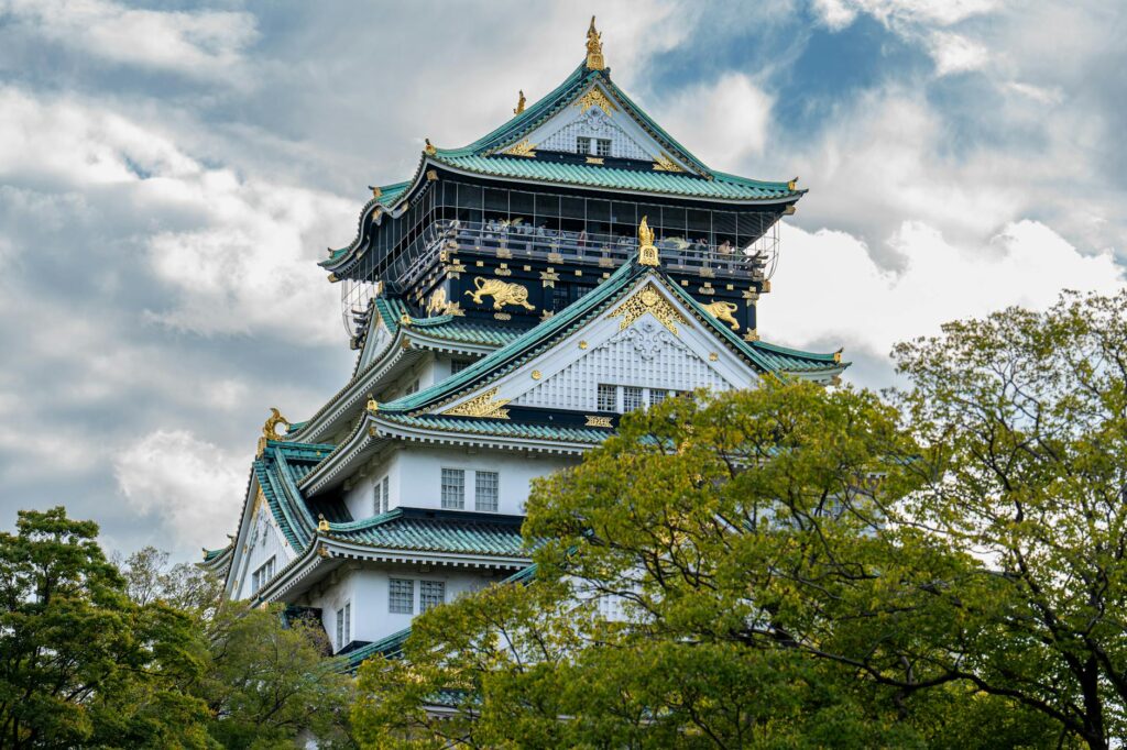 stunning view of osaka castle in japan