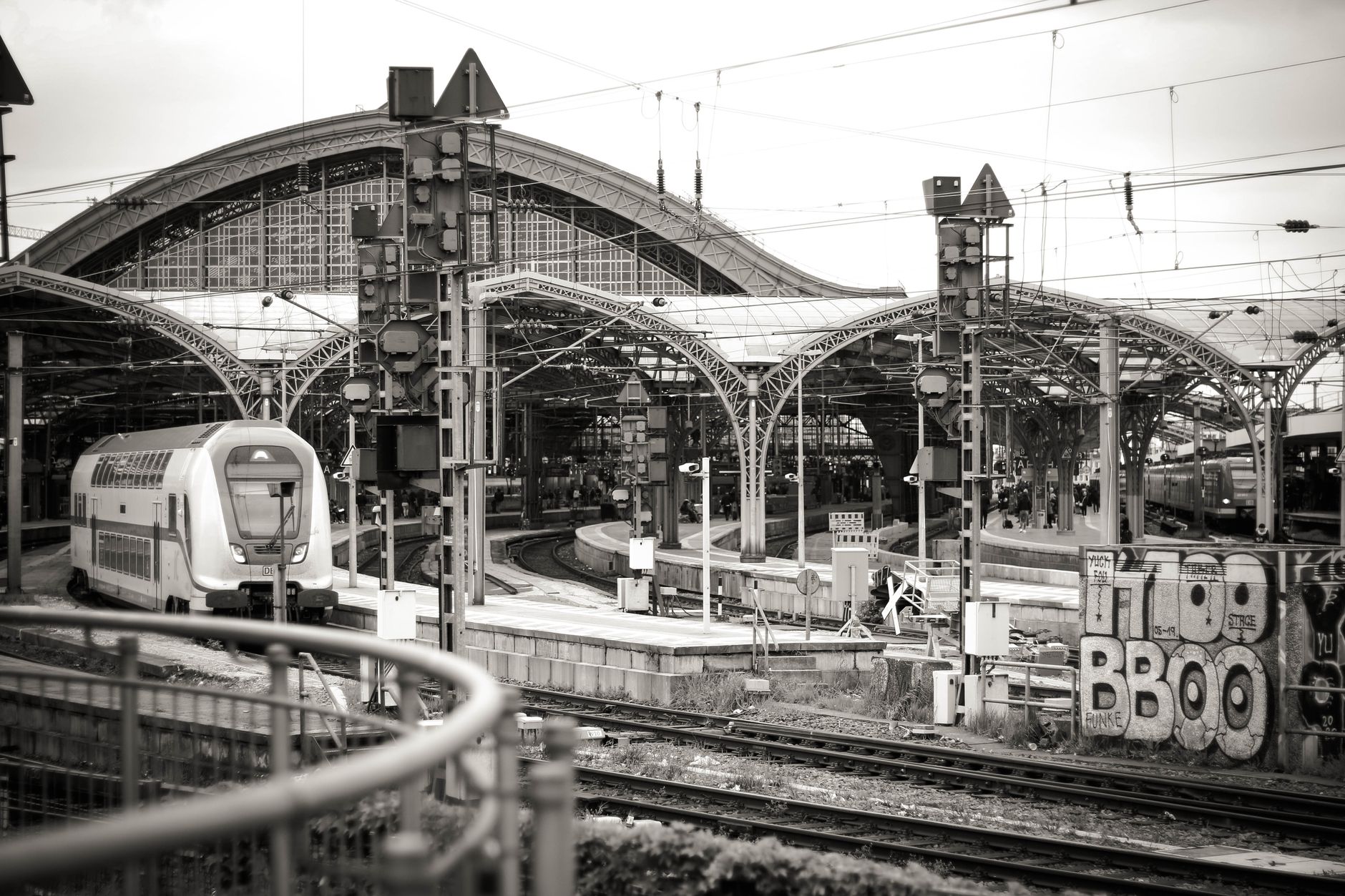 train leaving cologne central station