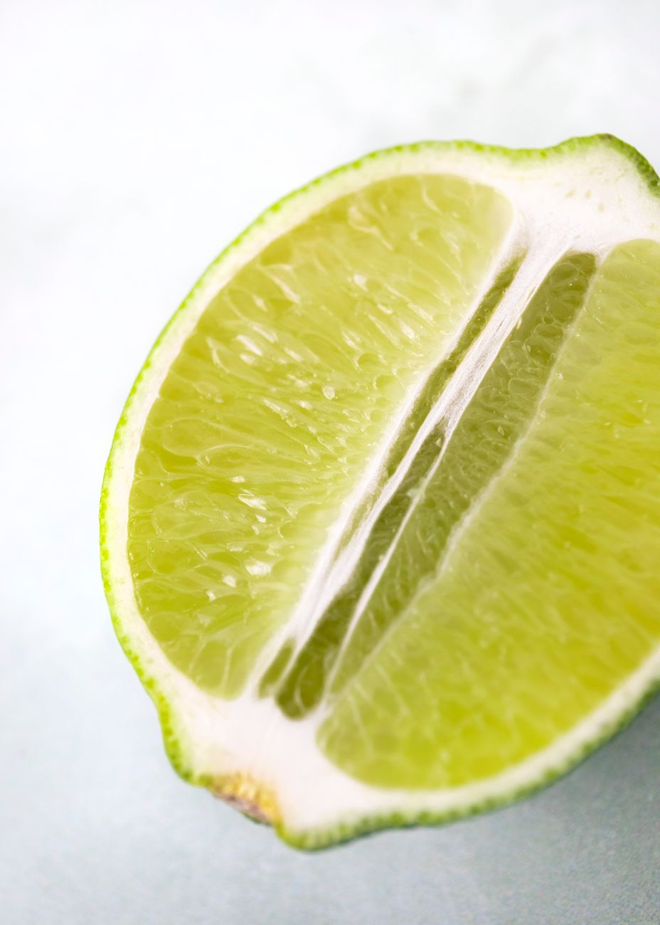 sliced lime in close up photography